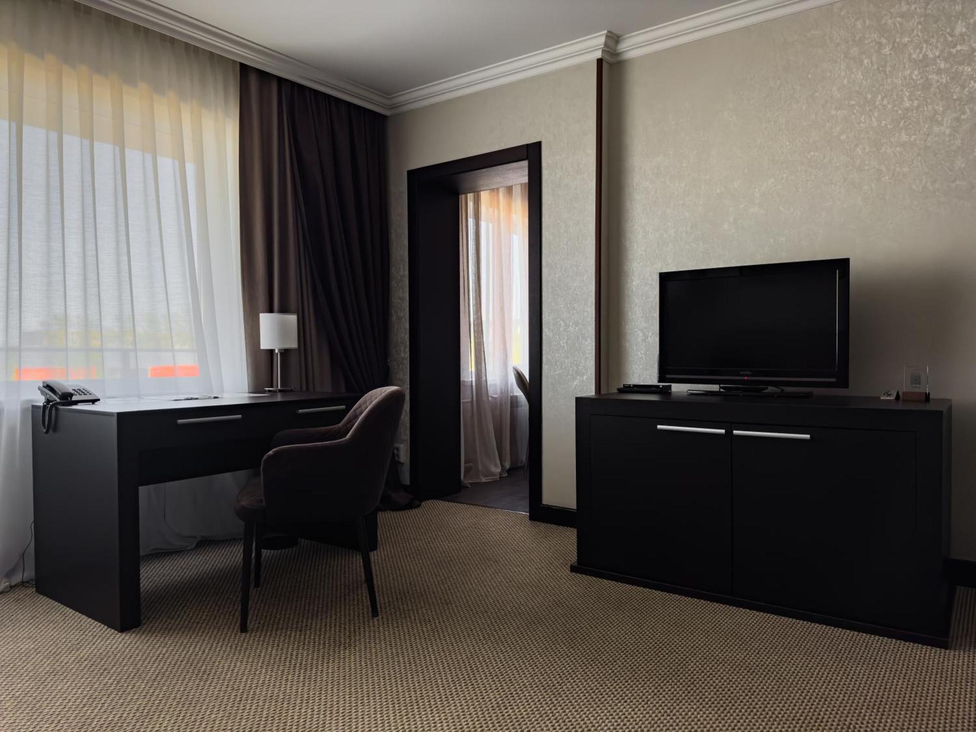 Hotel Home Parq Ekibasztuz Kültér fotó