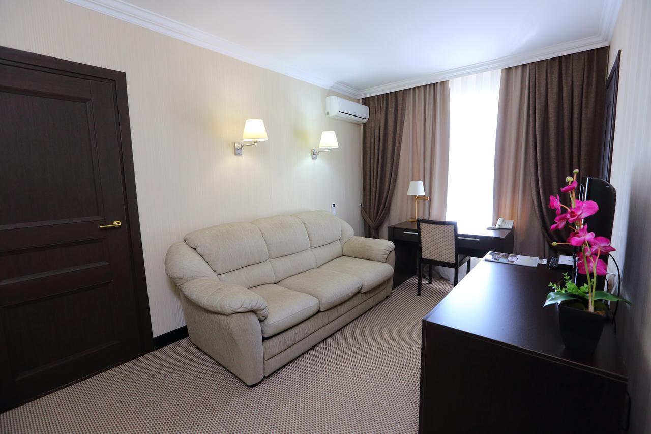 Hotel Home Parq Ekibasztuz Kültér fotó