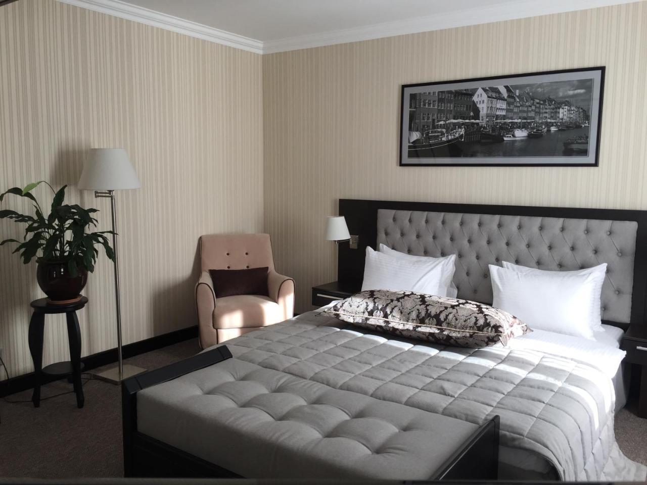 Hotel Home Parq Ekibasztuz Kültér fotó