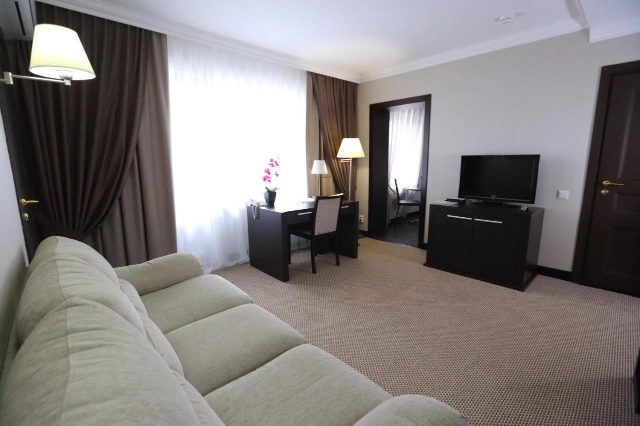 Hotel Home Parq Ekibasztuz Kültér fotó