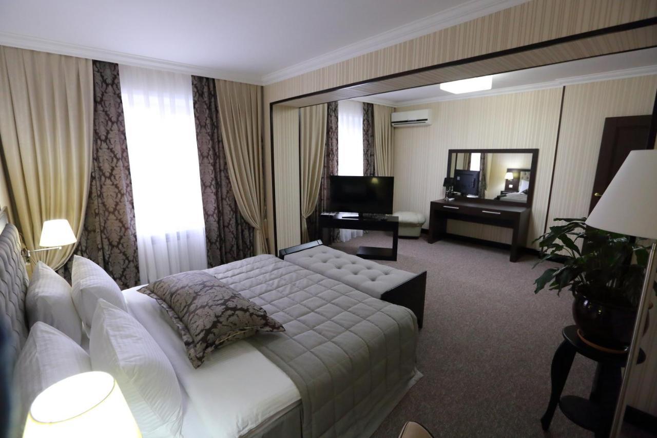 Hotel Home Parq Ekibasztuz Kültér fotó